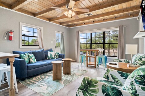 LakeTravis Bungalow8