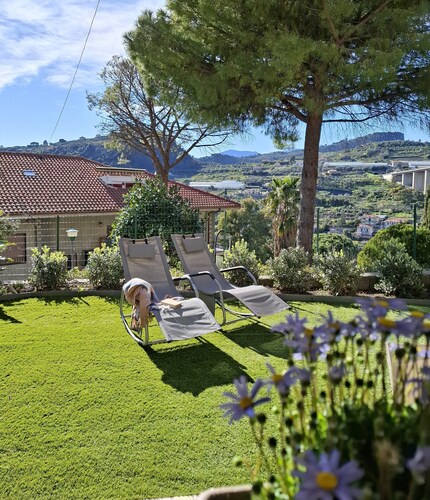 Garden: delizioso bilocale finemente ristrutturato, Giardino privato e posteggio