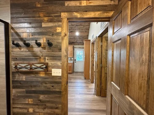 Rustic Cottage Downtown Twin Lakes