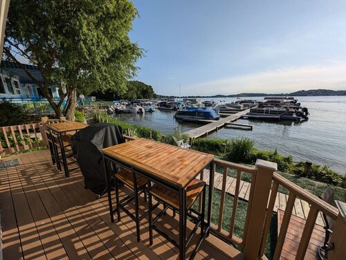 Lakefront Cottage w/Boat Rentals