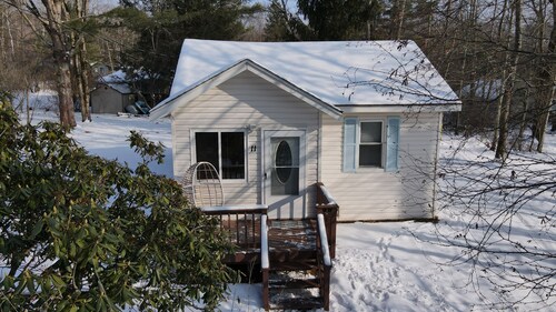 Cozy Cottage in a Catskills Lake Community