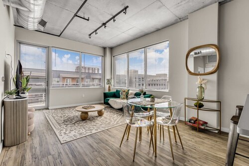 Spacious 2BR Retreat– Perfect for Tropicana Events