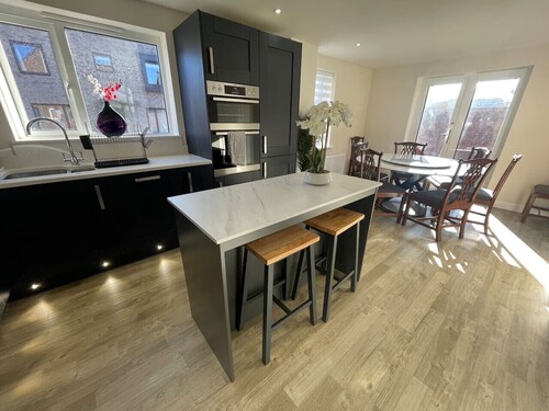 New prestigious 5 bed house near Science park