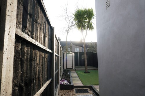 Luxury 3 bedroom in Dartford with Free parking