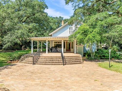 Coolest House in Fairhope! 2x King Beds! Porches!