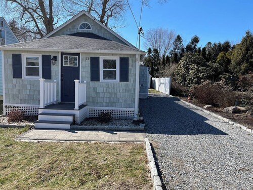 Little Cottage of Gratitude Saybrook Manor walk to beach