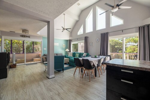 Lucky Fin C7303. 4 Bedroom Corolla Oceanside Retreat, Pets OK!