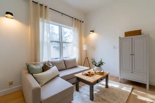 Charming 3BR Beach House with BBQ in Grand Bend