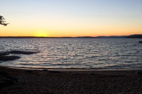 Authentic lake house near community beach, hikes, and ski resorts