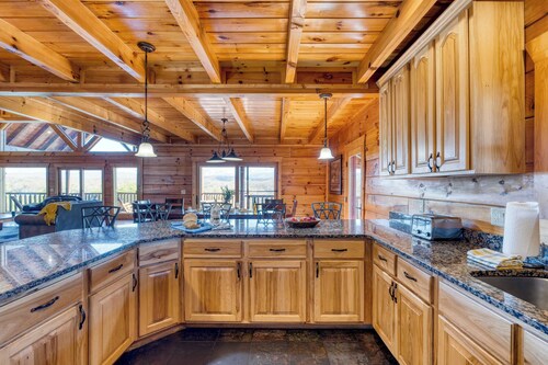 Luxury Cabin w/ Elevator, Theater & Hot Tub Near Dollywood Smoky Vista Lodge