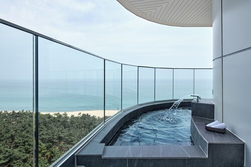 Shillamonogram Gangneung Residence