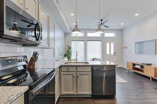 Cozy City Condo in Norton Commons