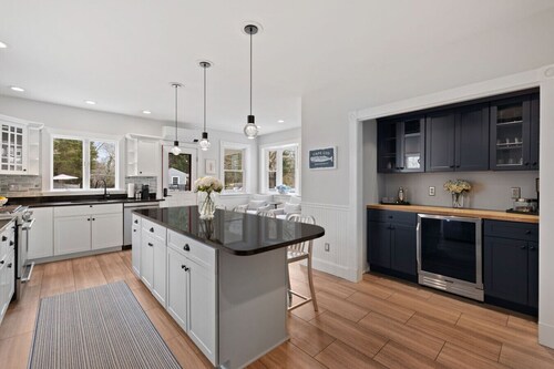 1.2 Acre Estate | Pool | Close to Beaches | Games