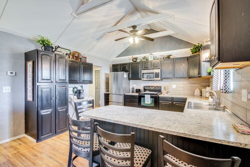 Pet-friendly Home w/ Porch Near Chickasha!