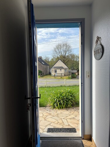 Maison familiale au bord du canal de Nantes Ă Brest