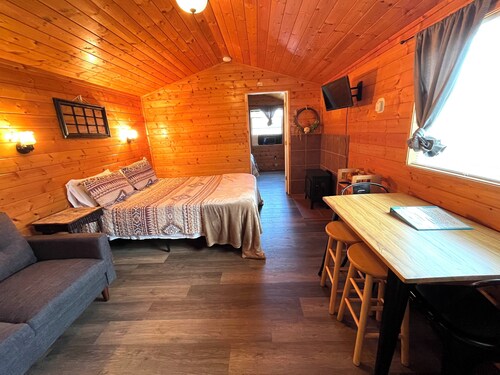 Cowboy Cabin #1 on a working ranch, near Crater Lake with WiFi, AC
