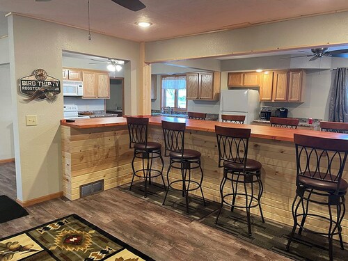 Spacious 5-bedroom house with WiFi, AC in charming Lynch