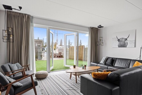 Ferienhaus am Wasser mit Terrasse & Blick