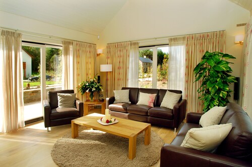 Spacious 4 Bedroom Home to Sleep 8 People Just 5 Mins From Kenmare Town