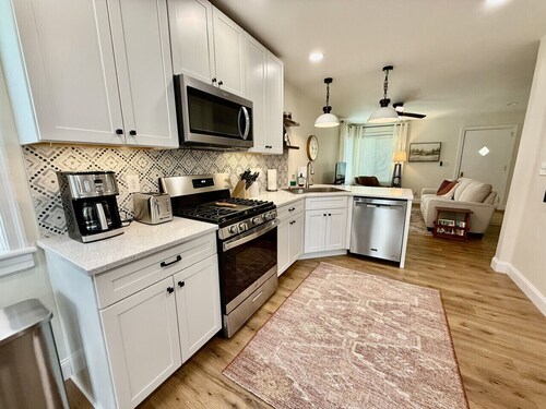 Bricklet | Small House, Big Charm Near HPU/Market