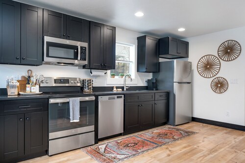 Paintbrush Bliss | Downtown Kalispell Retreat | Hot Tub | Walk to Breweries & Shops