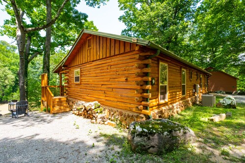 On River Time at Lobo #9! Cabin on Little Red River in Heber Springs