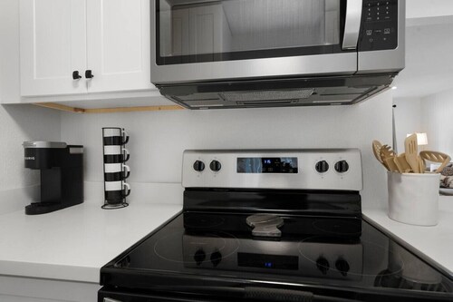 Walk to Downtown & Beach. Pool. Golf Cart Friendly