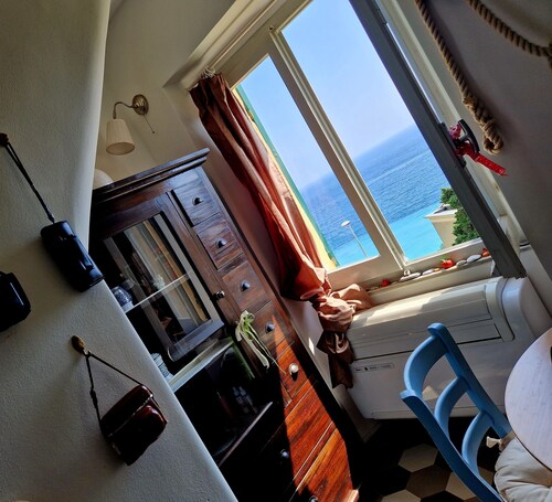 In Golfo Paradiso with sea view five minutes from the beach, with parking