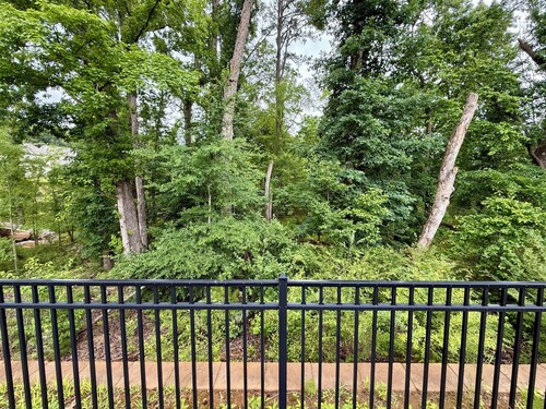 Charming new 3-bedroom house in Raleigh w/weekly 15% & monthly 30% discounts