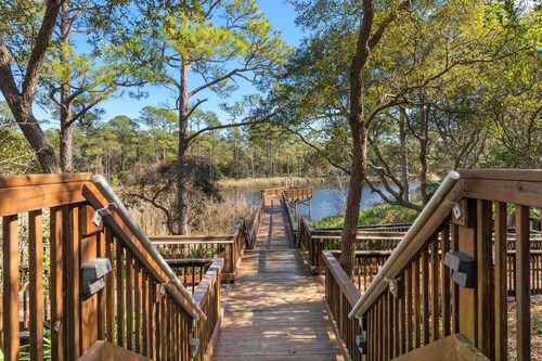 Salty Air & Blue Mountain Flair 3BR Condo w/ Pool, Balcony & Beach Access!