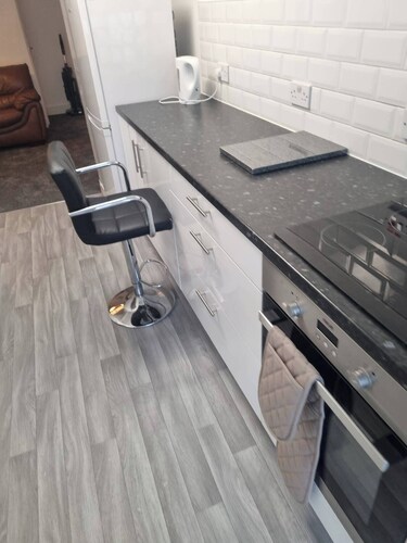 Gillingham 4-bed Stay - Wifi, Parking, Ldn Access