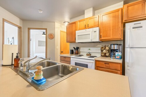 NEW! Centrally Located & 3-Minute Walk to Downtown
