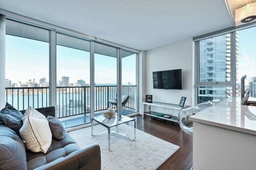 The Pearl Waterfront Estate