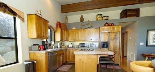 *Newly Listed *Serene & Amazing Views *Fireplace