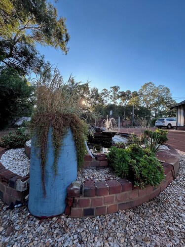 Armadale House - West Wing: 3-bedroom home in charming Mount Nasura
