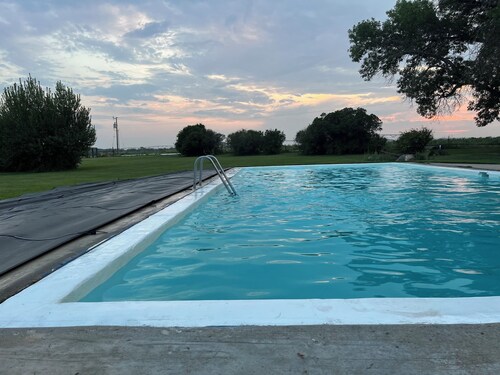 Enjoy a Little Slice of Farm Life! - sleeps 10+, pool, hot tub- Lovell WY