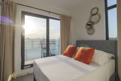 Unit 9: Luxe 2BR Penthouse | Sleeps 6