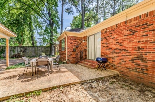 Near Dining, Shopping, Parks! Tranquil Fox Trails