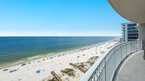 New Complex! Beachfront 4BR Beauty! LAZY RIVER AND WATER SLIDE!