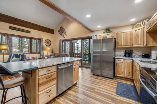 Deer Mountain Hideaway