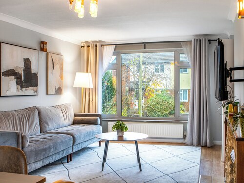 4 bedroom accommodation in Salisbury, near Dorset
