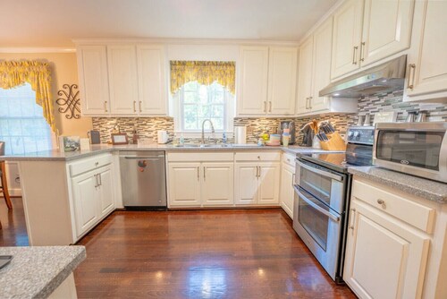 Martinsville Gem | Fireplace, Pets, Near the Park