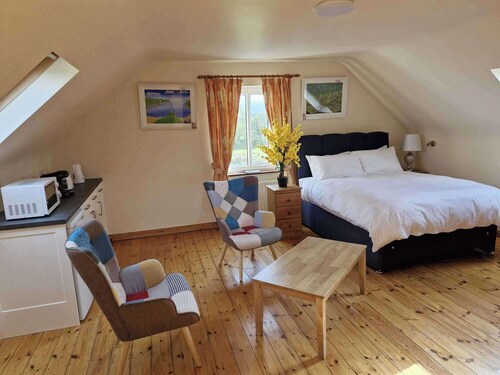 Villa Daffodil - Sleeps 2 & Stunning Seaside Views