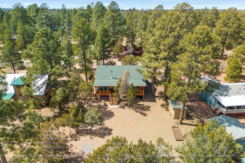 Charming 2-bedroom Cabin with WiFi, Wood Stove and AC in serene Heber-Overgaard!