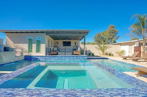 Desert Horizon | Golf Simulator, Waterslide, Private Casita, Pool & Spa