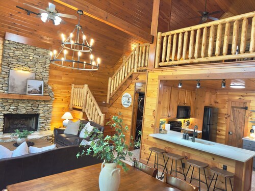 LAST MINUTE DEALS 15% OFF,Lake Hartwell,Private Dock, Fire Pit,Screened Porch