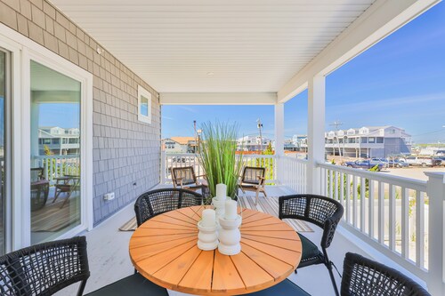 BRAND NEW 4BR 4BA w Pool Prime in Beach Haven...walk to everything