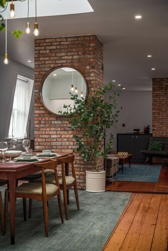 Spacious, Sleek, and Luxurious two-bedroom in Historic Westside of Providence