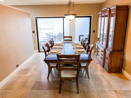 Luxury Villa/Heated Salt Pool/Pool Table/Blackout Blinds/Sleeps 14
