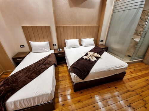 Cairo Plaza Luxe Hotel